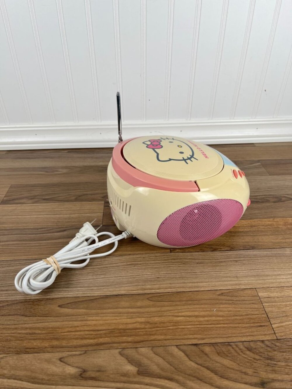 Hello Kitty Pink KT2024A Stereo AM /FM CD Player Boombox Radio For Parts Read. - Picture 5 of 10